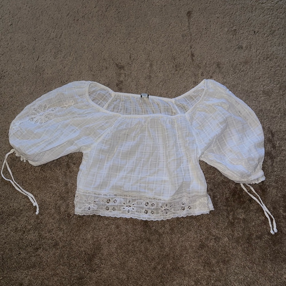 American eagle white lace peasant blouse, size small